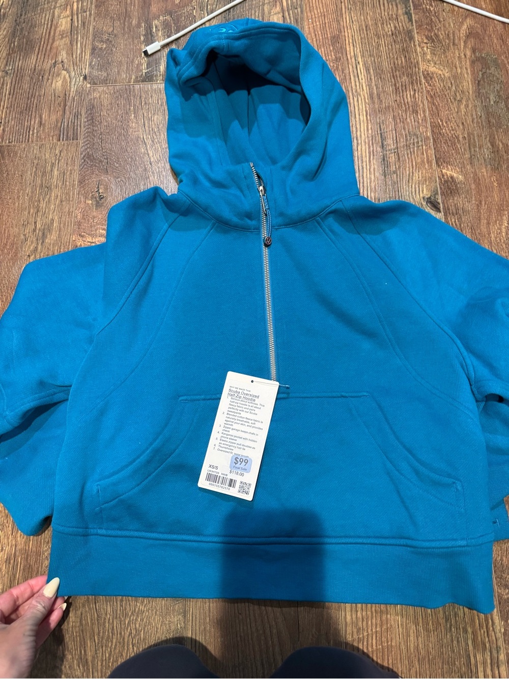Women Lululemon scuba